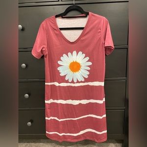 Magenta sunflower tshirt dres. Size small. New.